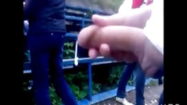 哥倫比亞人chupona將雞巴和pajea吞到她的男孩身上擠壓雞蛋