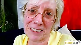 欺騙小公雞亂搞他的妻子的表弟