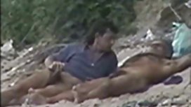 老闆的女兒是一個年輕的阿拉伯女人誰想要公雞