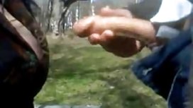 在她睡覺的時候懲罰她的女兒，並把她和她母親一起亂搞