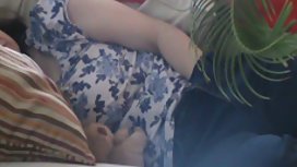 意想不到的女孩學會了他媽的穿過她的兄弟