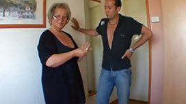 戴綠帽子把他的妻子綁起來讓水管工看到她時會操她