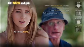 老師用她的製服亂搞她的一個年輕學生